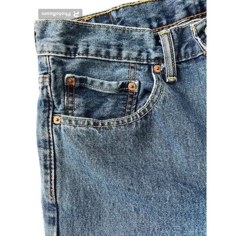 Levis 550 Relaxed Straight Leg Medium Wash Zipper Fly 32x34